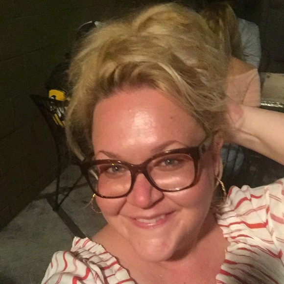 Meet your Posher, Jessica - Picture 2 of 3